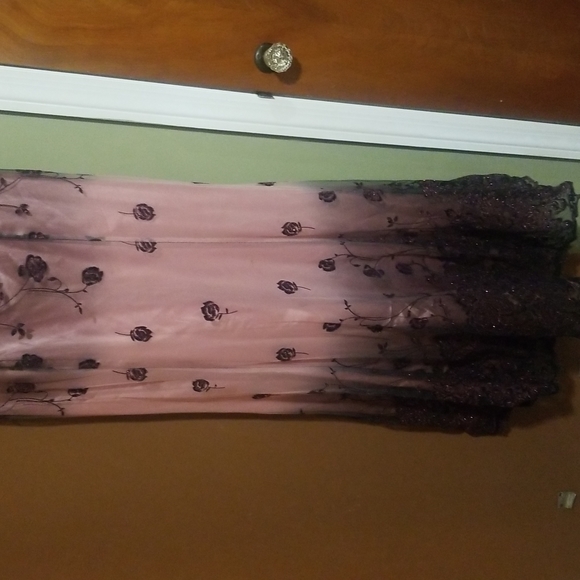 Dress - Picture 2 of 5